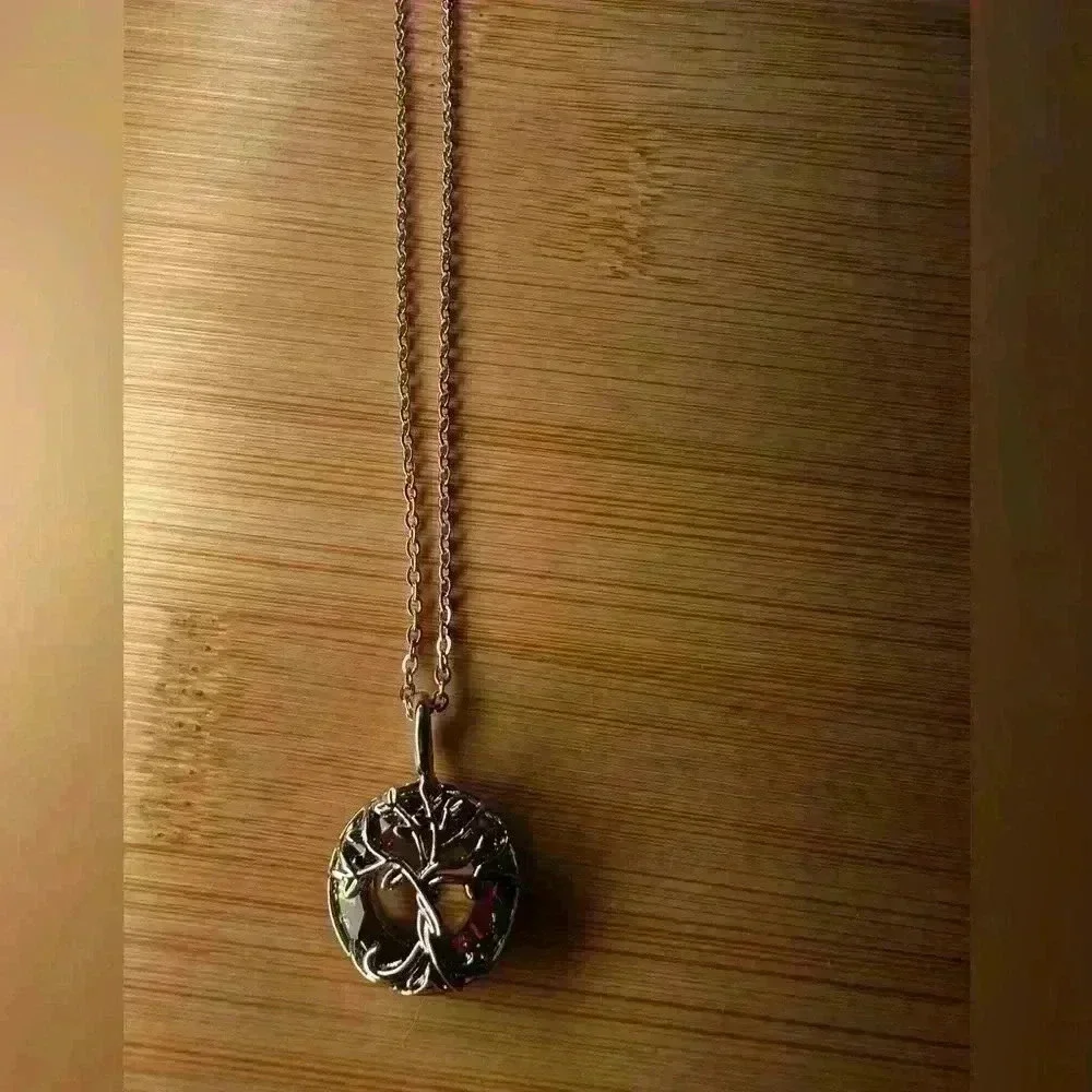 Stunning Tree of Life Necklace - Picture 7 of 8